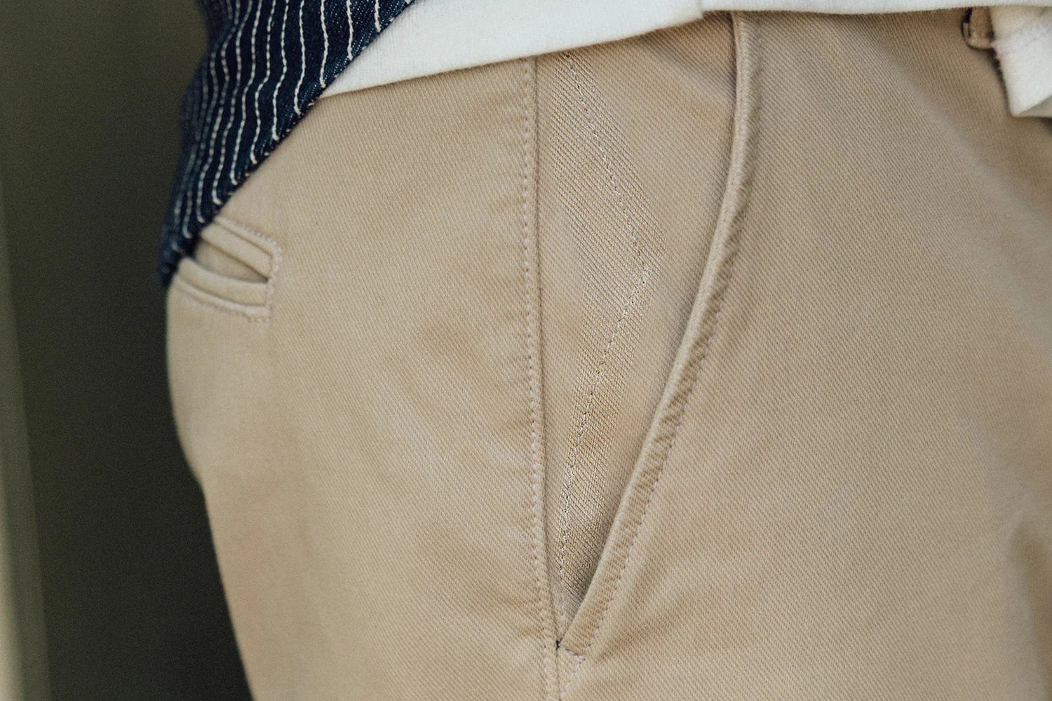 The Pipe Straight Denit® Chino - Sand Beige - Image 3